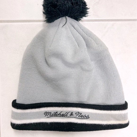 Mitchell & Ness San Antonio Spurs Winter Hat Toque Beanie - Picture 3 of 6